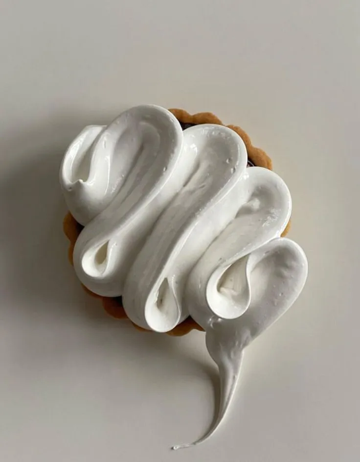 اسانس خامه: راز کیکهای خامهای حرفهای و پفدار در خانه 2 اسانس خامه