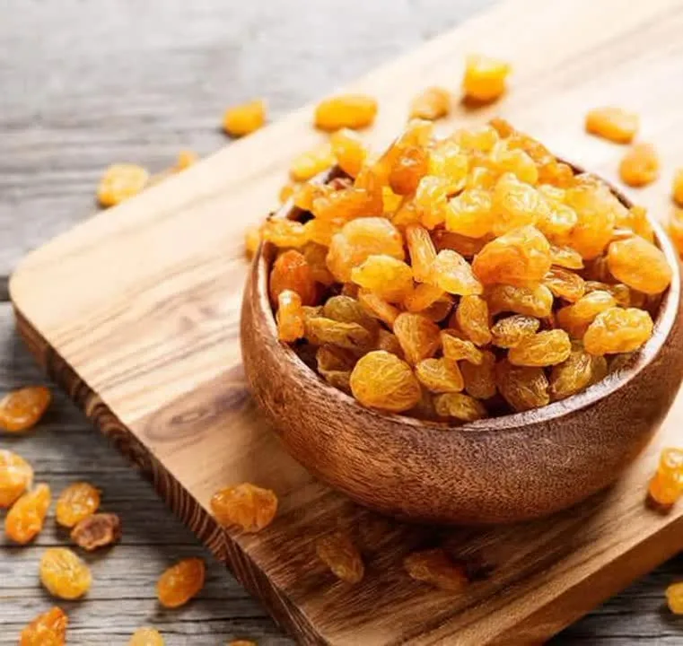 اسانس کشمش خوراکی: ۱۰ ایده طلایی برای شیرینی و کیک خاص 2 اسانس کشمش خوراکی